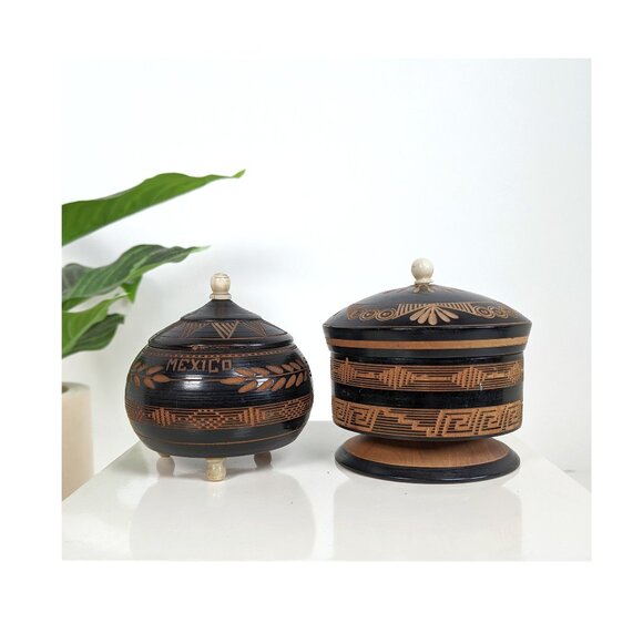 Two Vintage Souvenir Mexico Hand Carved Round Wooden Trinket Boxes & Lids Footed - Picture 2 of 5